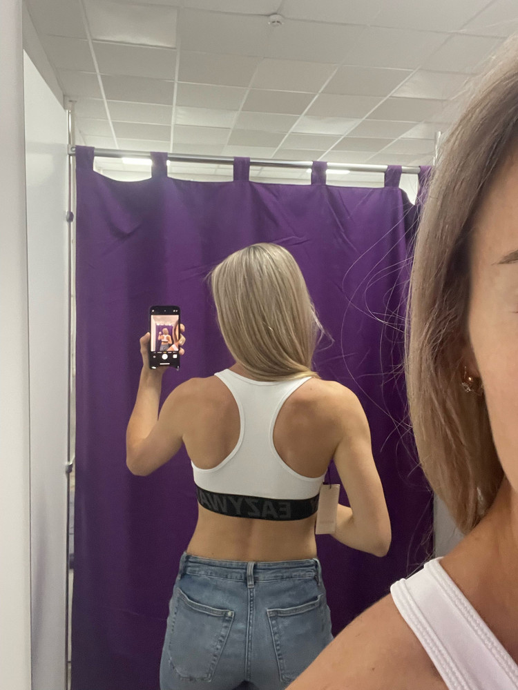 Топ бомба! Без брака!!! Ткань 🔥 ! Чашки съемные плотные, никаких сосков на холоде видео не будет😆 что нужно. Сел отлично. У меня 42й, брала S👍🏻