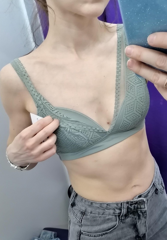 Долго думала взять не/взять. Всё хорошо, только сзади застежка где торец обработан нитками, немного царапает спину. Может быть после стирки бы стало мягче в этом месте, но искала такой: надела и не чувствуешь