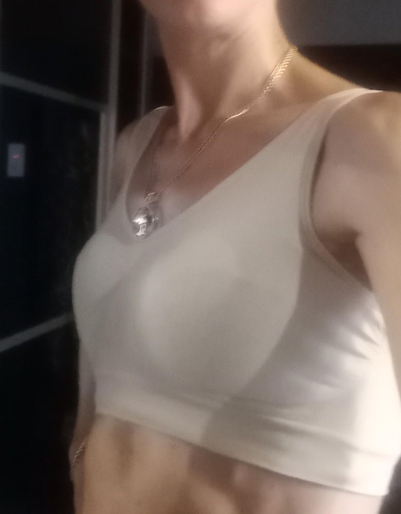 Топ нереально удобный! Брала маме но видимо заберу себе😂 отлично тянется, мягкий.