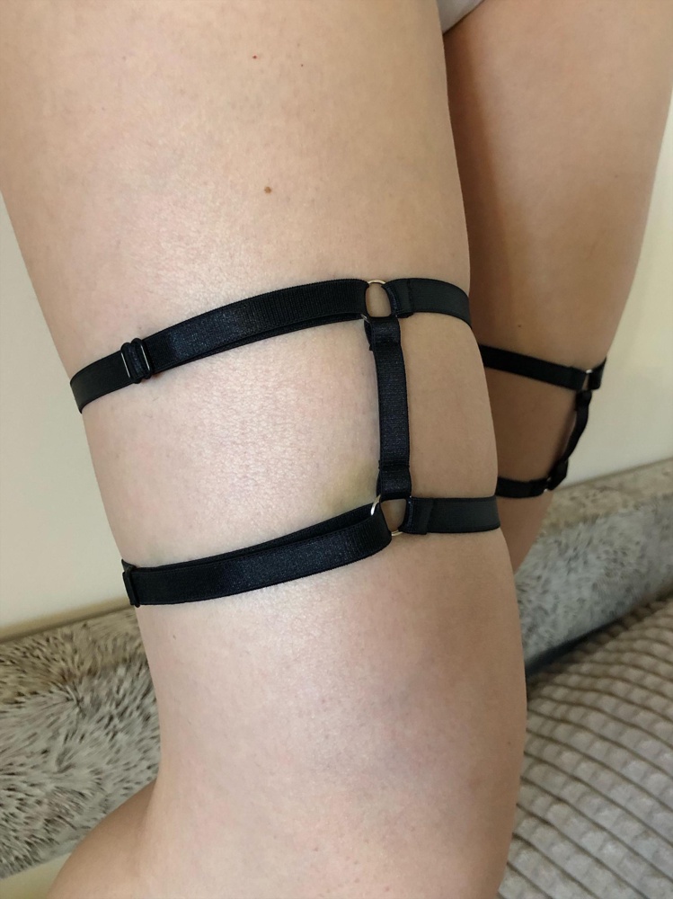 Отлично,сексуально выглядит, к любому образу подойдёт)