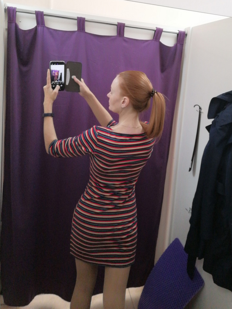 Ткань средней плотности, не просвечивает, бельё не выделяет. На рост 169 хотелось бы чуть длиннее. В общем и целом - норм.