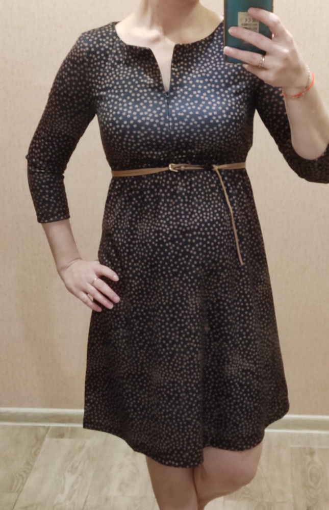 Платье понравилось, универсальный фасон, качественная ткань и недорого. Дополнила ремешком стало ещё лучше. Размер в размер, на рост 162 по колено.