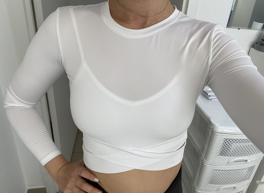 Отличный топ! Но под него нужен спортивный лиф из плотной ткани. В остальном 🔥. Брала S - подошел идеально.