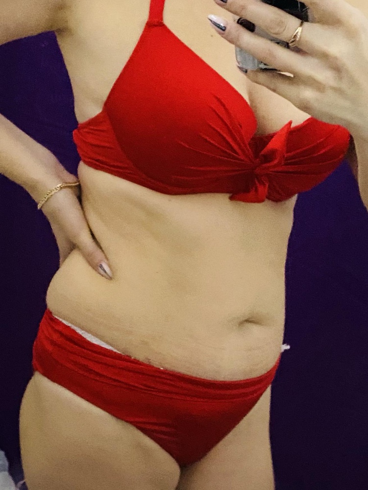 На мой 46 р. взяла 85С Поролон тоненький(удобно) , трусы реально выглядят большими .., но одела вроде нормально . Жду отпуск , чтоб прополоскать в солёном море …