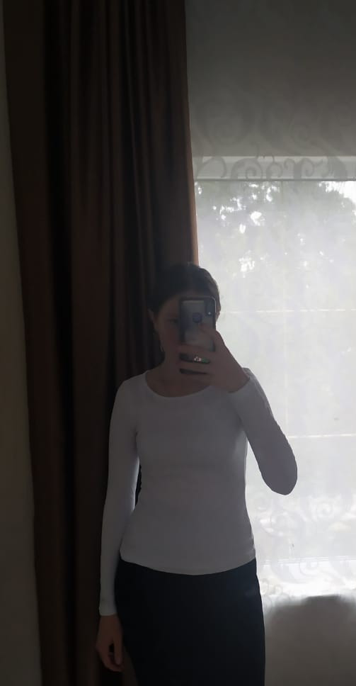 Хорошая кофточка,за 319р отлично,на свойs брала s подошло идеально,на рост 170 рукова хорошей длины,не короткие,конечно сильно просвечивают ,но думаю по бельевую майку будет норм