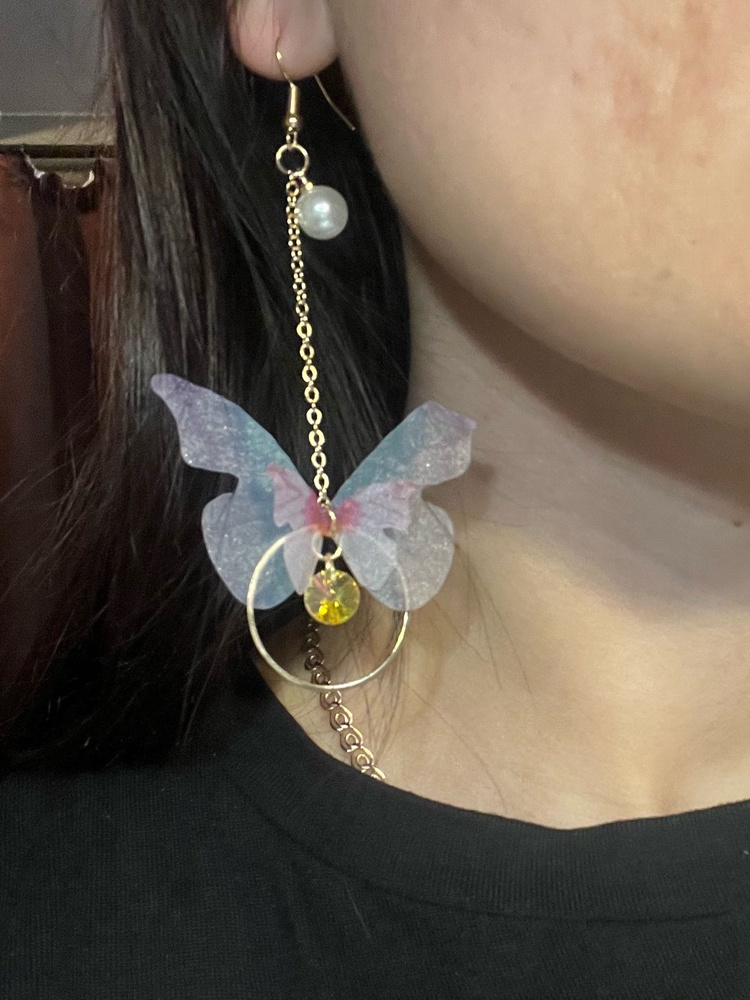 Аккуратные, лёгкие, летние и очень красивые! Немного замяты крылышки были, но это поправимо. 