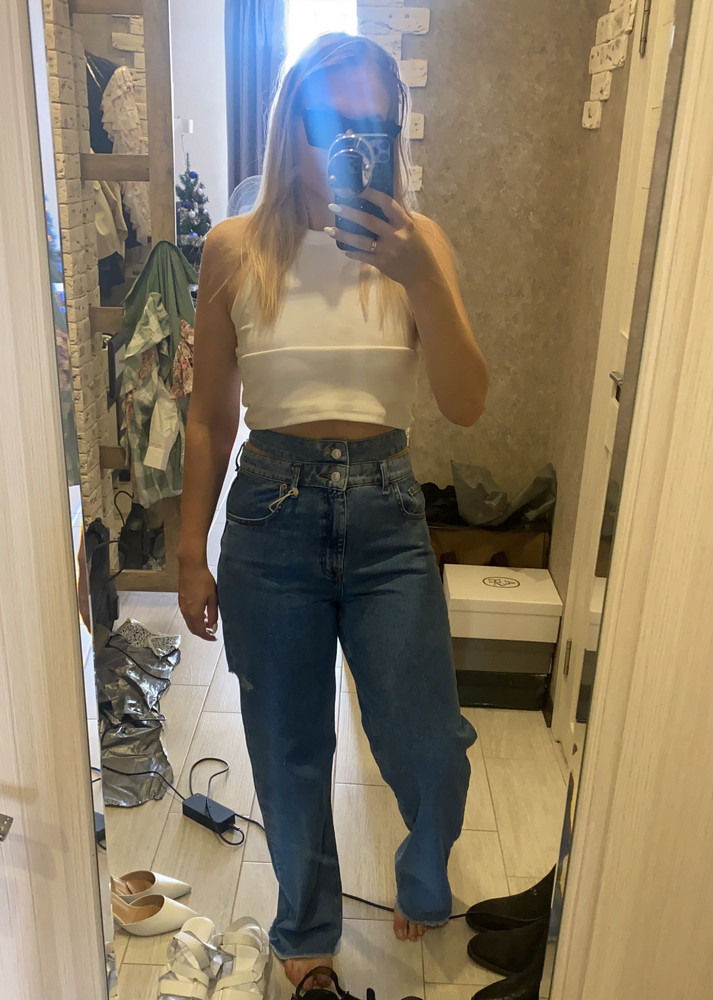 Отличные джинсы. По рекомендациям взяла на размер больше, не прогадала, отлично сели , размер М не застегнулся бы. Если хотите , как на модели, нужно брать на 2 р-ра больше. Спасибо