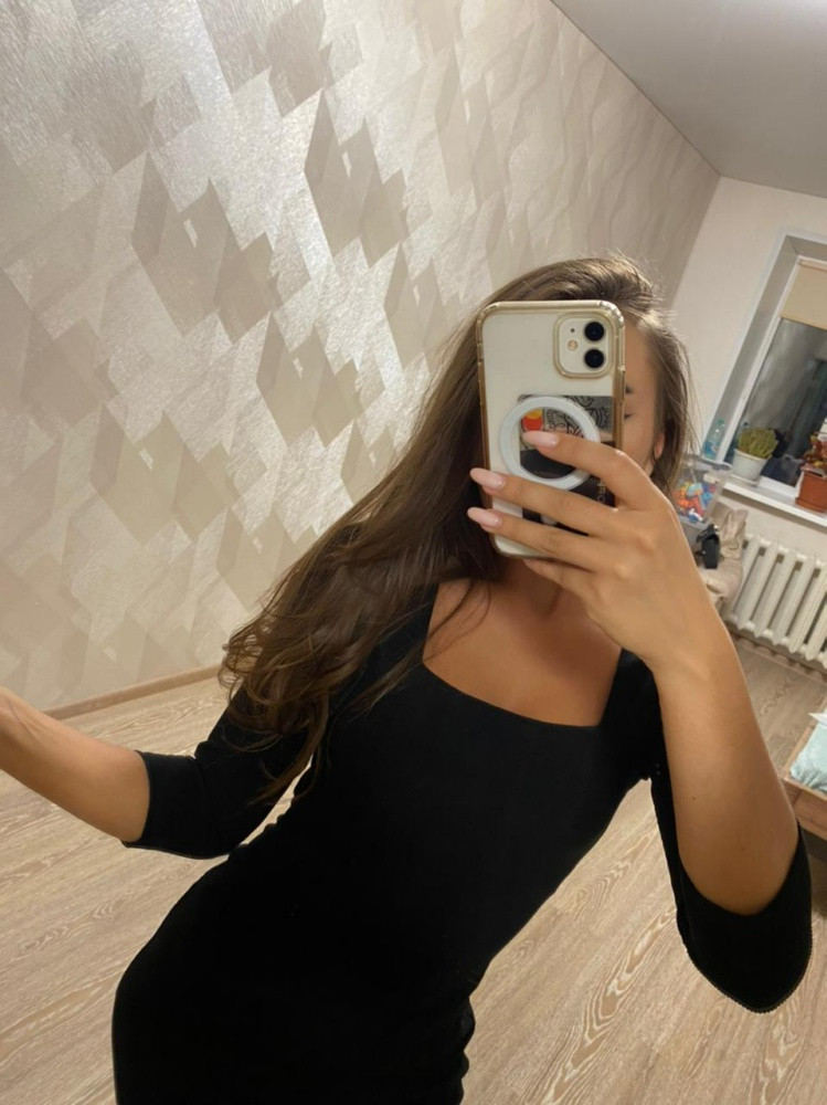 Платье удобное, размер в размер пришло. Действительно смотрится как на модели. К покупке рекомендую!