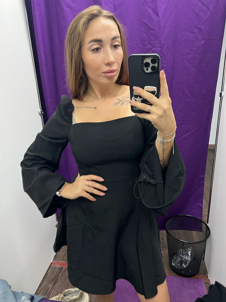 Платье красивое,размер s на груди 3 размера жмет ,если брать м,талия будет большевата ,а так идеальное,рекомендую!