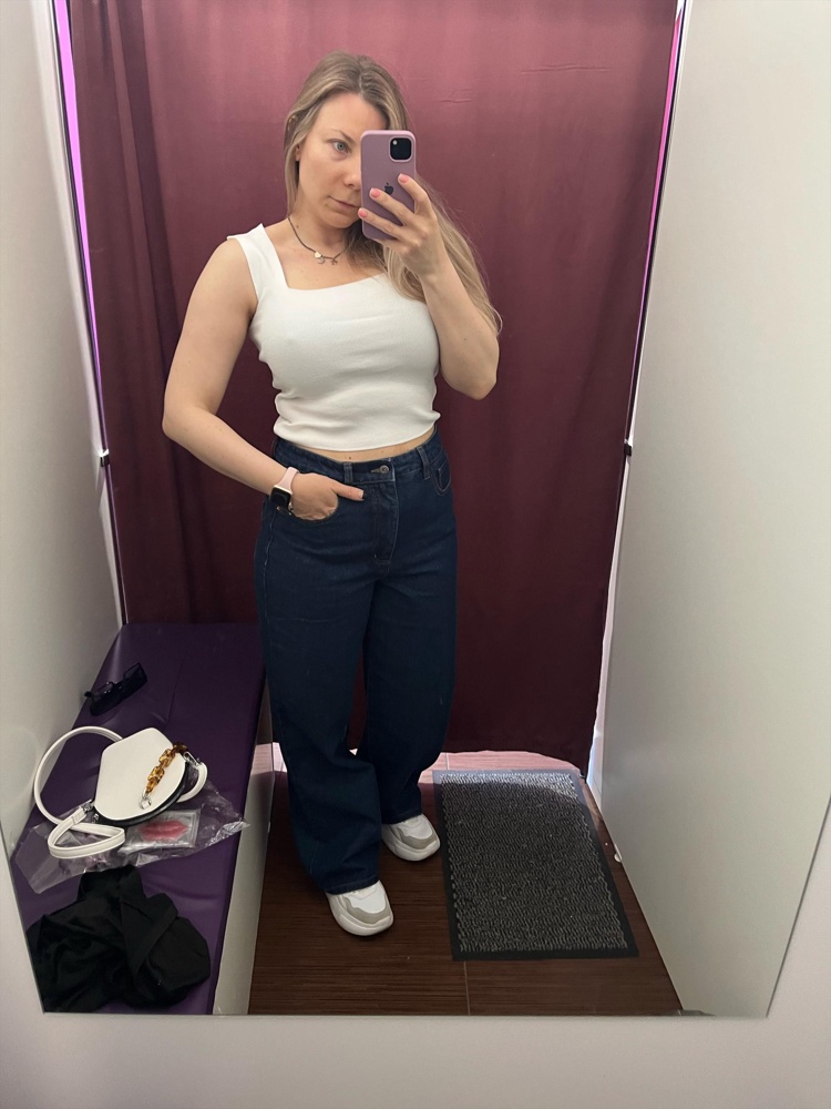 Мягкая но бесформенная и если вы с формами то полнит, просвечивает. Для сравнения показываю другие силуэты 