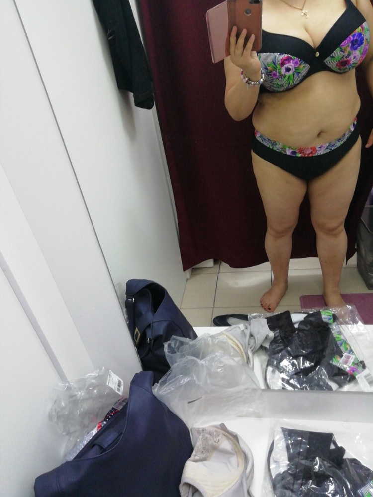 Первый раз в жизни мне подошёл купальник, ни чего не пришлось подгонять. Ткань не плохая. Плавочки к 85G примерно на52размер мне подошло все идеально. Но если попа побольше то может не подойти.