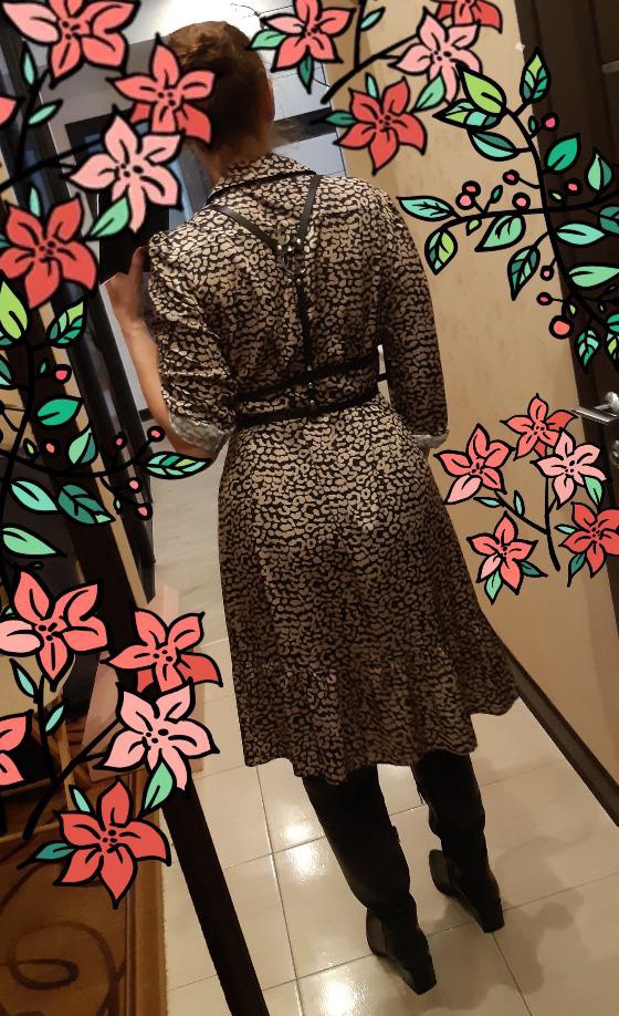 Долго искала чем украсить это платье и наконец то нашла. Хорошая вещь. Всё регулируется. Ношу размер 46.