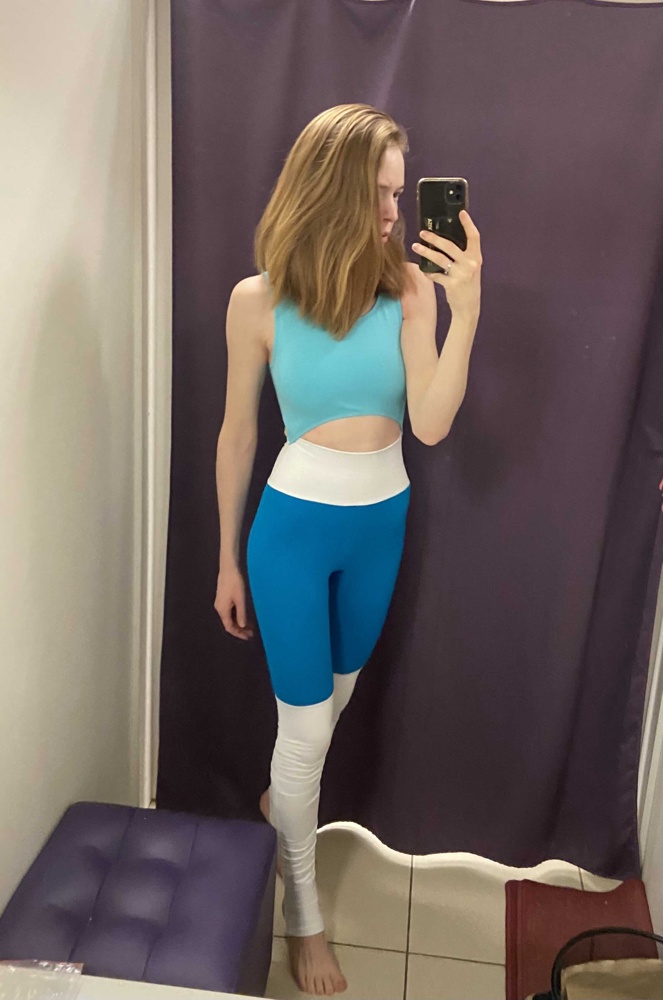 Комбез супер!
Брала на йогу. Качественный, швы аккуратные, ткань отлично тянется, сидит просто вау. 
Попу выделяет ещё красиво :)
Переоценила свои возможности, буду перезаказывать на S.
 