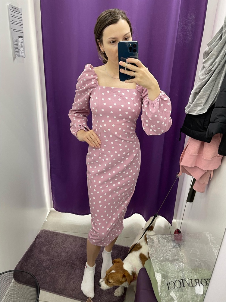 Классное ! На свой xs заказала xxs. Сел идеально, фигуру подчеркивает! На полных наверное не очень будет. Мой рост 162 длина платья устраивает. Ткань голимая синтетика, но мне его все равно нужно на раз надеть.