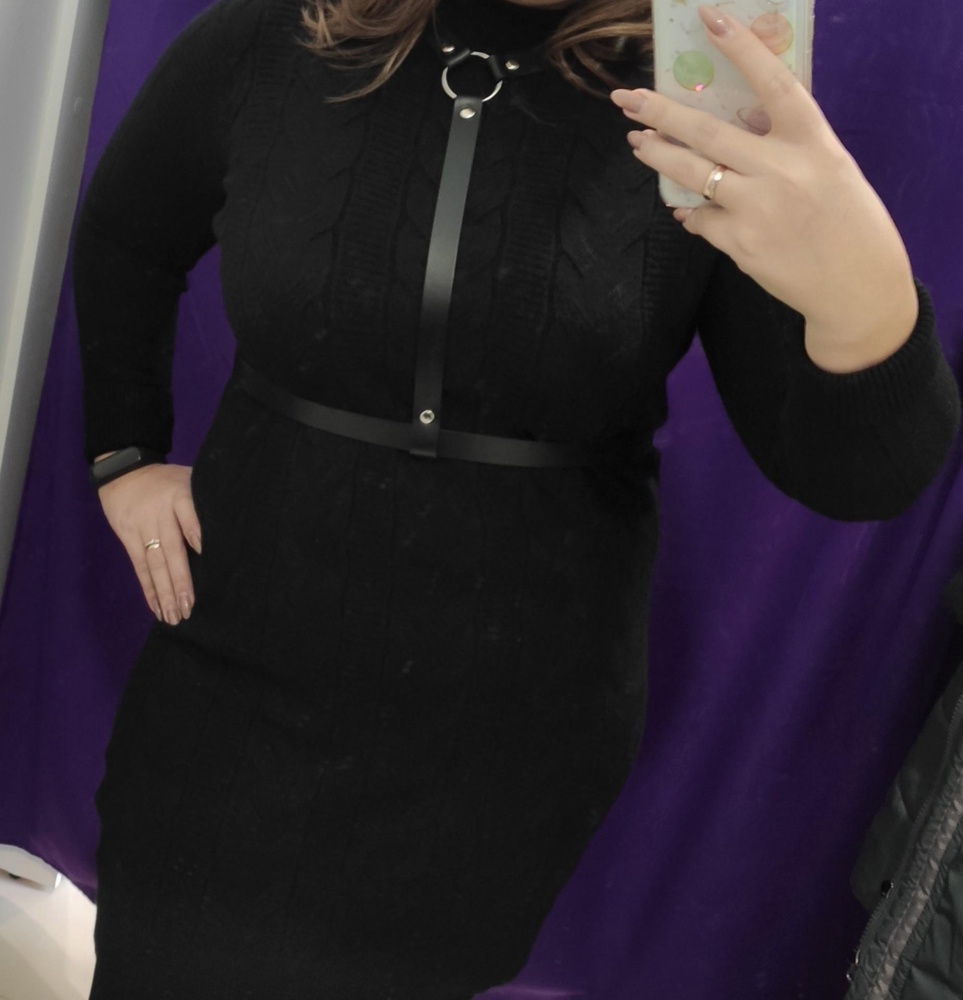 Отличная портупея. Пахнет кожей, не выглядит вызывающе но все же сексуально. Мне понравилось если носить ее спереди. К покупке однозначно рекомендую!идёт в размер