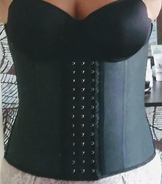 Скорость доставки поразила...в пятницу заказала,в понедельник забрала. Корсет пошит качественно. Как будет носится пока понимания нет, надеюсь не развалится) Замеры тела делала по таблице,с размером не ошиблась. Единственное, чего хотелось, чтобы был чуть длиннее снизу. Мне с ростом 170 не хватило буквально 2-3 сантиметра.
