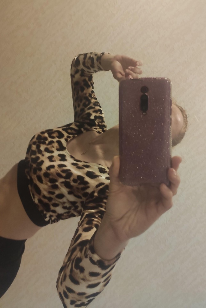 Отличный рашгард. Качественный. И материал и пошив👍👍👍Соответствует размеру!!!Рекомендую!!!