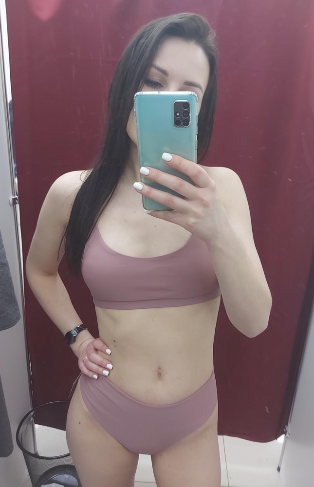 Красивый и качественный, на 75В и 86см подошёл