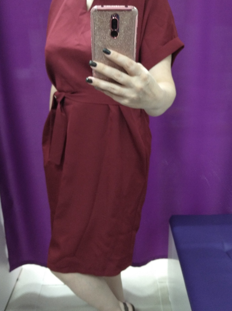 Платье красивое, цвет отличается от фото, скорее ближе к бордо, размер соответствует, ткань плотная не для лета.