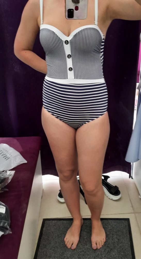 Хороший купальник, чашки не занижены как на многих других слитных моделях. Идёт в размер.  Хотелось бы чтобы была утяжка небольшая, но и так хорошо.