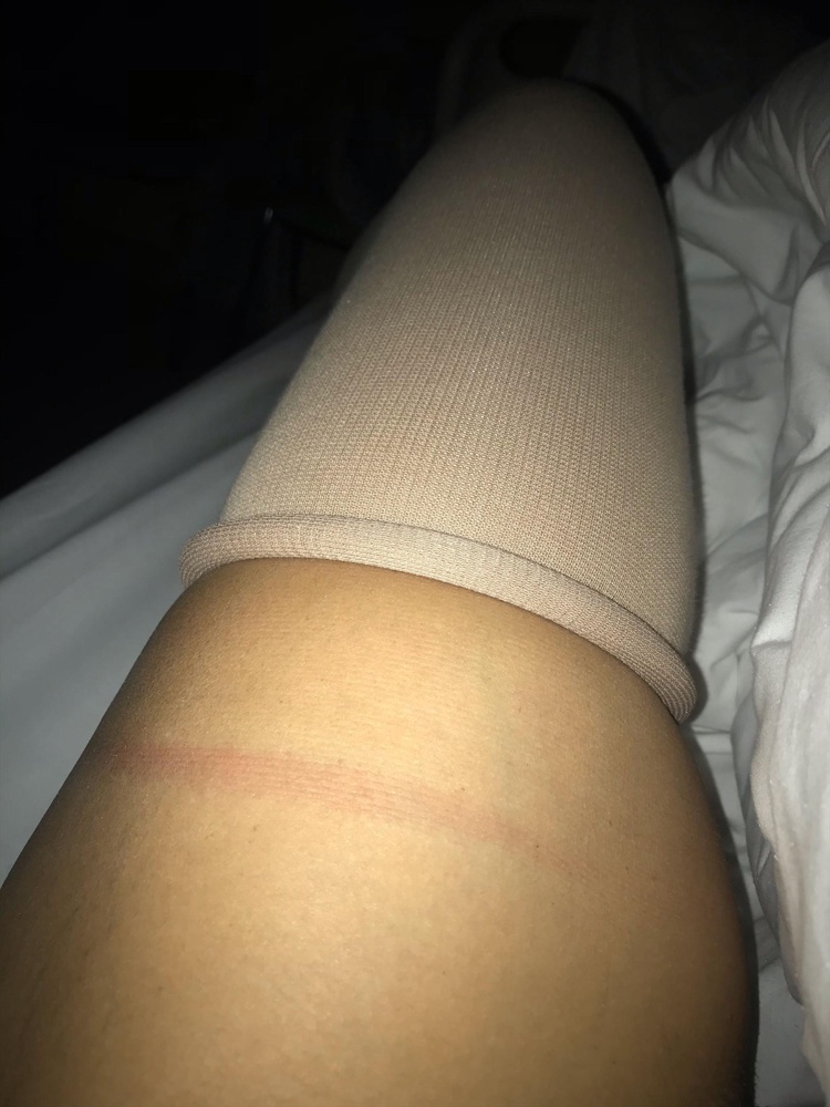 Отвратительные чулки, сползают сразу, даже лёжа 