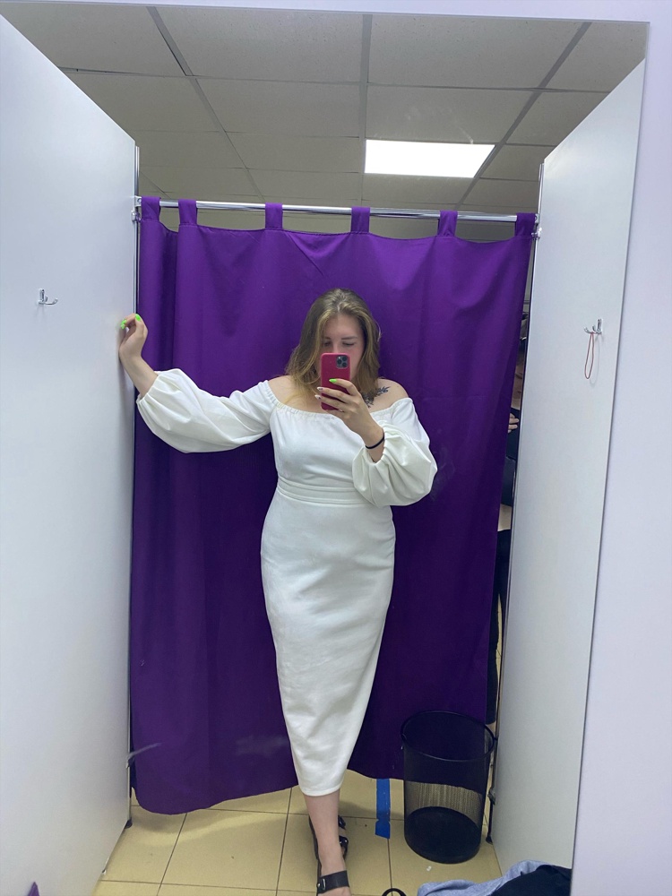 Заказала платье , доставка была осуществлена быстро, за 2 дня, в жизни ношу 52, заказала 54 идеально сел, качество хорошее, приятно сидит на теле. 