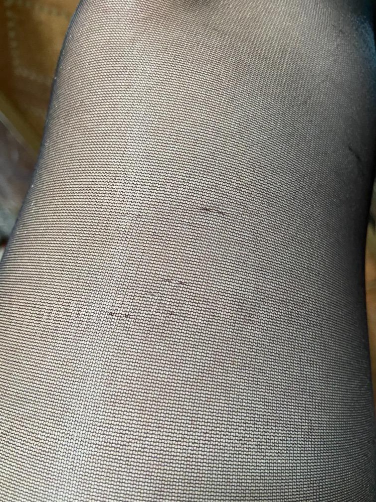 Конечно не в восторге, тонкие очень, 20ден,  пришли новые но уже с затяжками, за такие деньги 339руб. Надеялась что придёт лучше. И ещё минус сползают надо покупать для них пояс. 