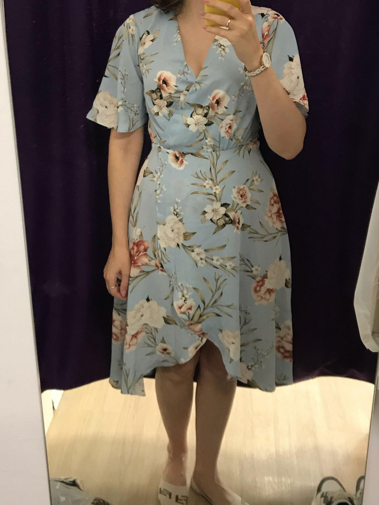 Не хватило длины на рост 170! К низу расширяется, увеличивая бёдра! Вверх не прилёг, нависает! Ткань приятная на лето, цвет красивый! Фасон не подошёл, жаль... на ОБ 100, ОТ 70 на мне 44 размер. 46 огромный на чашку В.