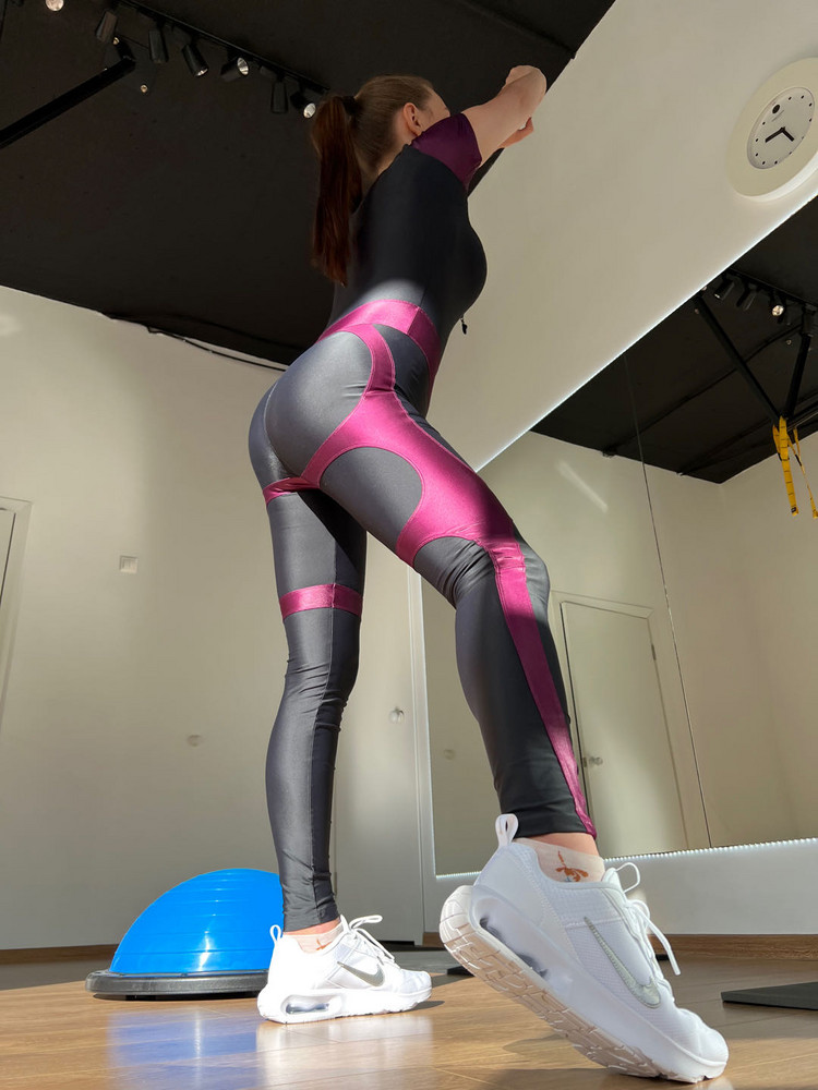 Выбрала этот комбез, т.к у него были только положительные отзывы и не ошиблась! Отличный, на спорте не жарко, чуть-чуть только промокает от пота, но это не критично. Я довольна, супер👌🏻