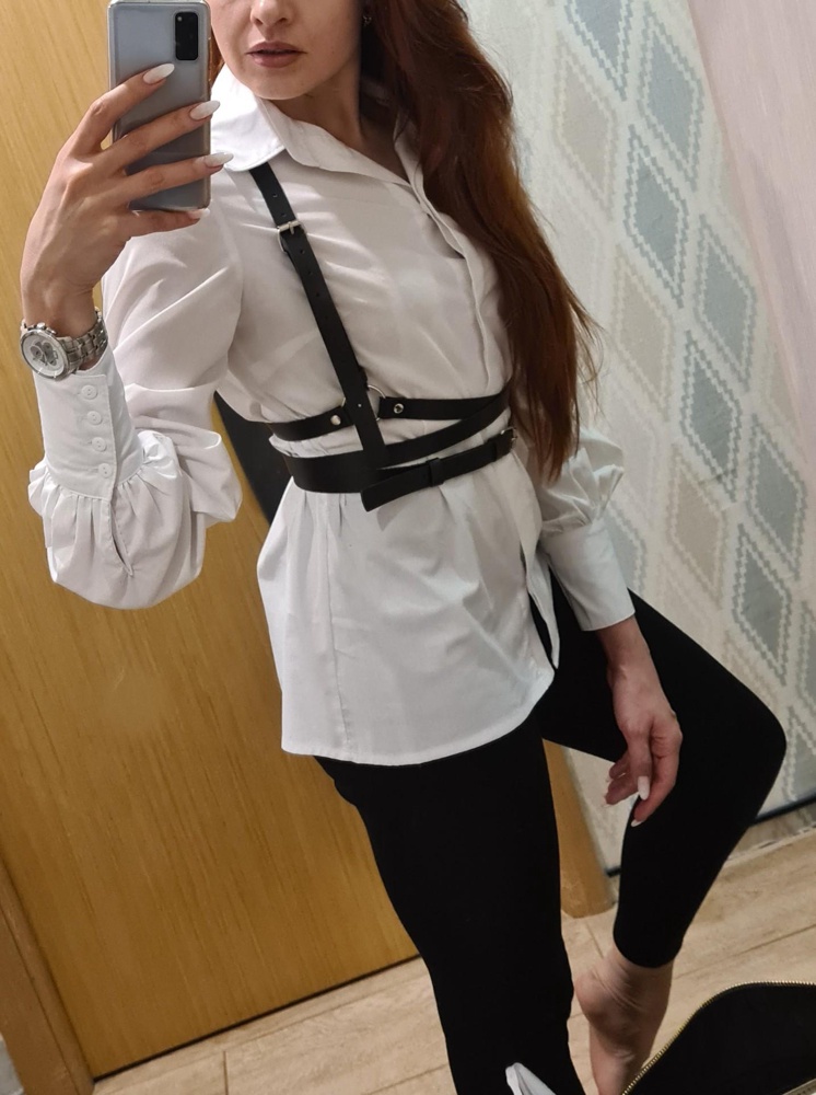 На белой рубашке остались следы