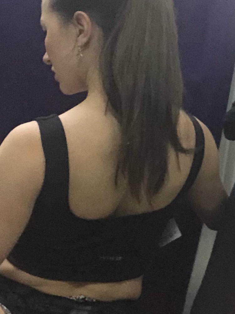 Качество отличное, кто пишет про огромный пушап, это не так, в топе просто чашки. Грудь 2,5, обхват 90, сел комфортно размер L