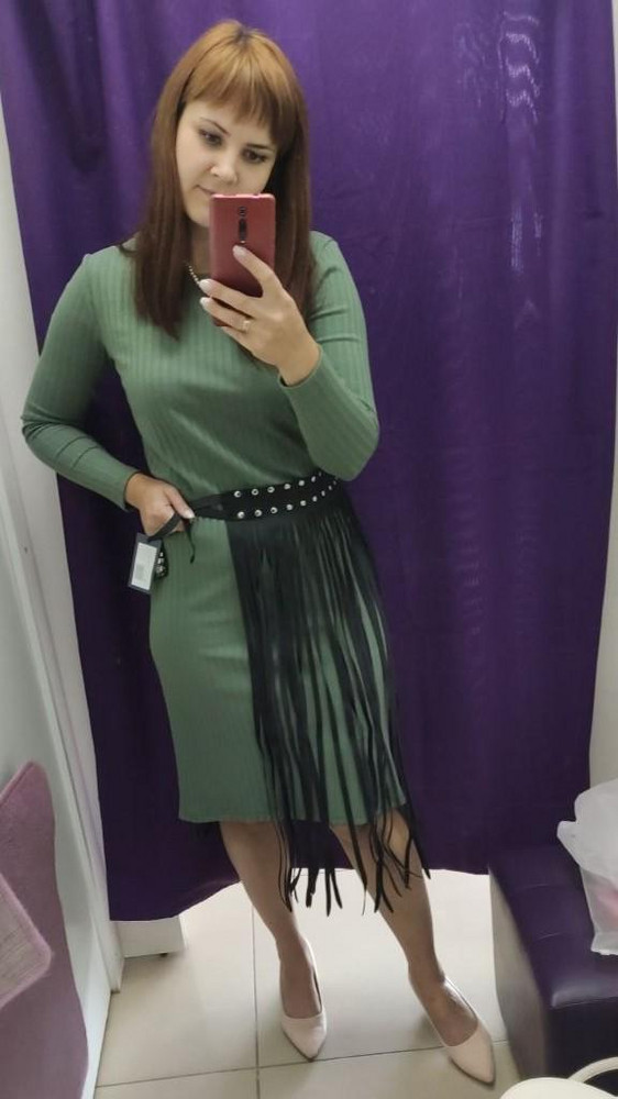 На 46 размер бахрома на 1/3 талии отсутствует.
На размер 42-44
Качество хорошее
На ремнях дырочки на большом расстоянии от талии, придётся, делать новые