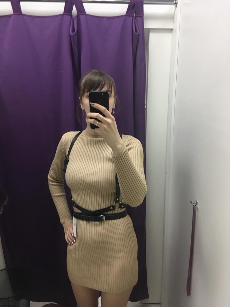 Размер точный. Собрать не составляет никакого труда (как пишут). Есть запах , но со временем выветривается.