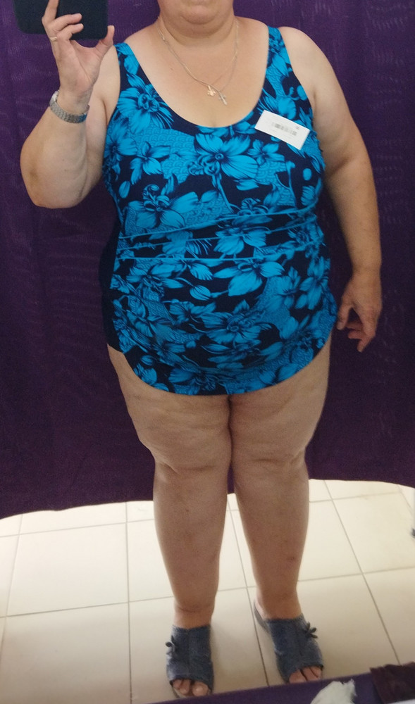 Хороший купальник. Но я заказала фуксию а пришол голубой. И размер я заказала 66 а пришол 64. Купальник подошол. Забрала.