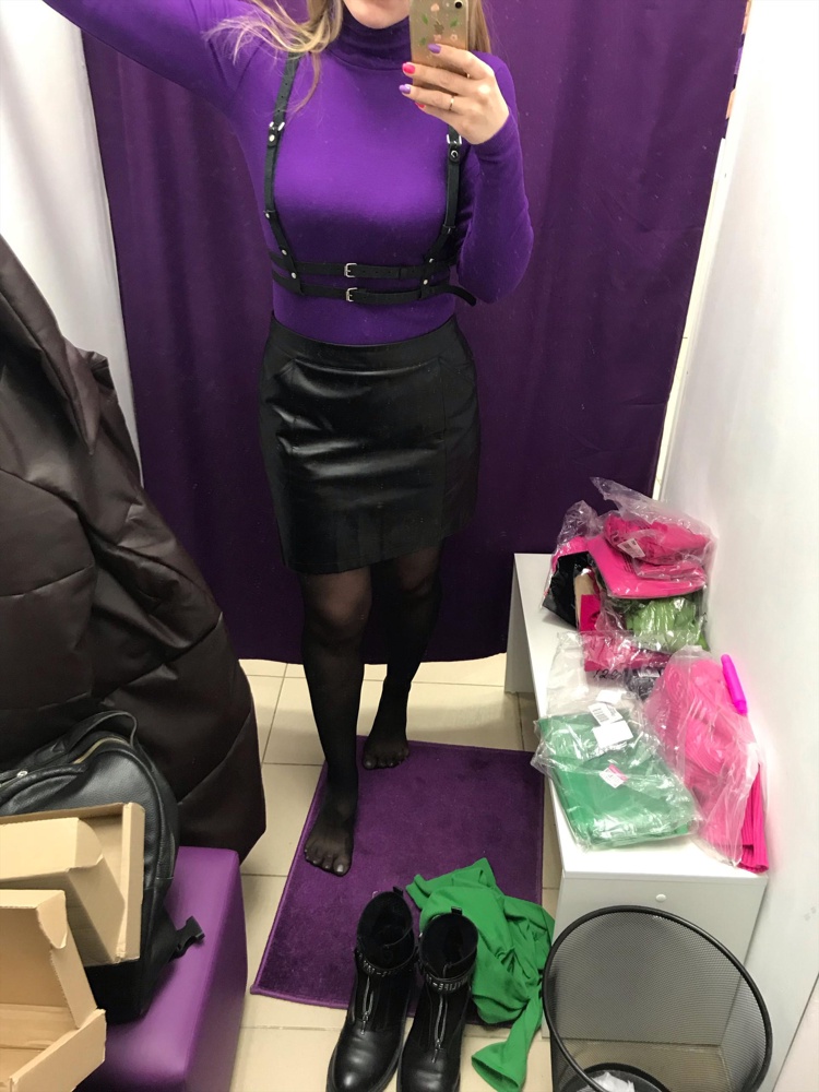 То, что хотела 🙌🏻 ничего нигде не крошится 💁🏼‍♀️  пришёл в коробочке , немножко пыльный 👌 короче кайфовая портупея🥰🤤🤤🤤 и с платьем , и с водолазкой , дома ещё с белой рубахой примерила красота 👏🏻