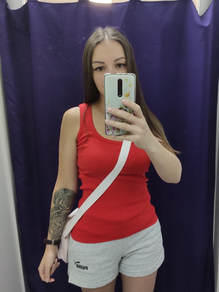 Отличная маечка. Идёт в размер, цвет соответствует)