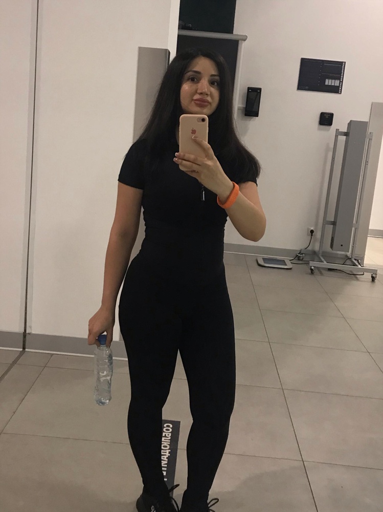 Девочки, это огонь комбез! Живот утягивает, попу приподнимает, выглядит просто секси! Весь зал на меня смотрел😂 Короче стоит своих денег, берите, не пожалеете! 