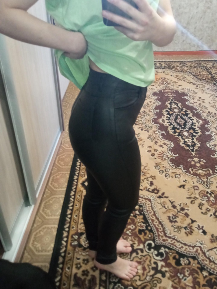 Пришли быстро, запаха нет, тянуться, швы ровные, качество отличное, довольна заказом, 5 звёзд!