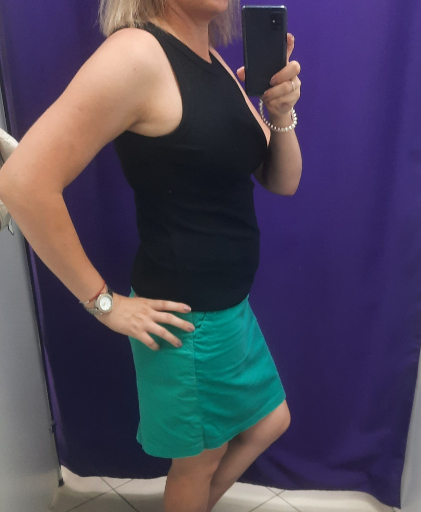 Топ в целом хорош. Качество и фасон. Но цена немного завышена.
Сел прям впритык. На ОГ 96 и ОТ 80, заказывала 48 размер. Тесновато, хотелось посвободнее и побоялась что после стирки подсядет. К сожалению отказ в пользу другой модели.