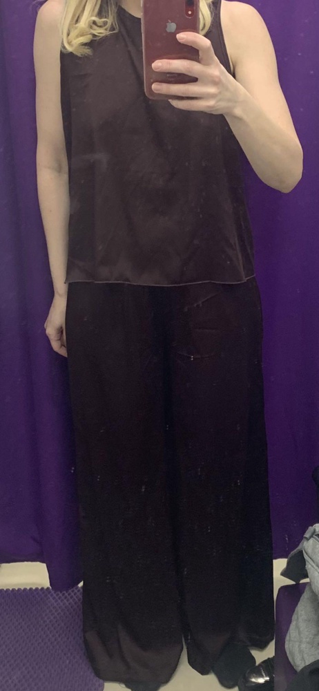 Очень разочарована!!!! Заказываю уже второй раз один цвет вишня, привозят фиолетовый!!! На этикетке тоже вишня написано, хотя цвет фиолетовый. ( знаю точно, что привозят не то, так как год назад покупала у вас вишню, по этому знаю как она выглядит)