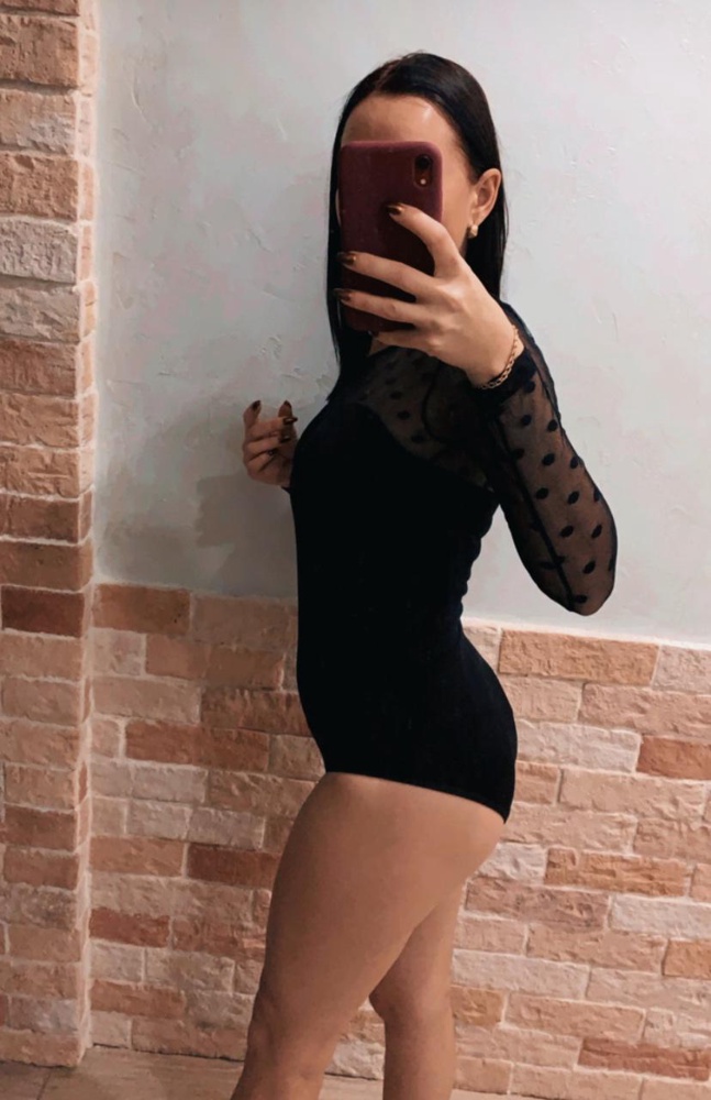 Очень крутая. Мягкая приятная к телу. Размер 42 