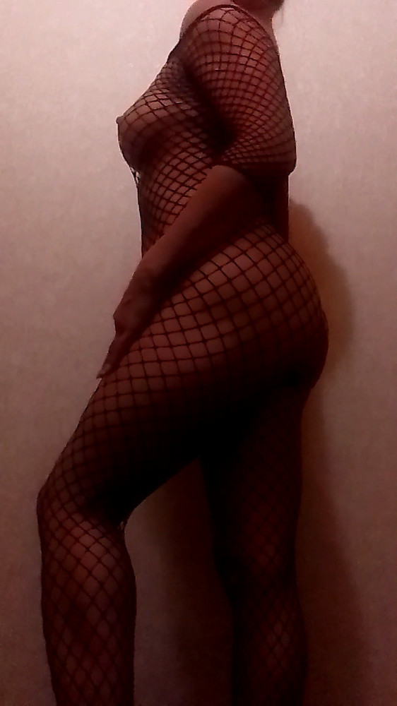 Красивая вещь! Подошло на мой 46 размер, подойдёт и на 50. Плотная сетка, приятная к телу, очень хорошо тянется. В такой вещи вы будете великолепны! Мой партнёр в восторге!