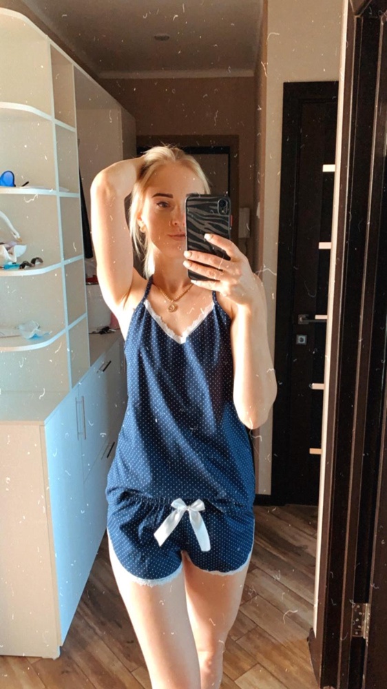 Хорошее качество, на свой 44 взяла 46-48, чтобы не в обтяжку и смотрится круто