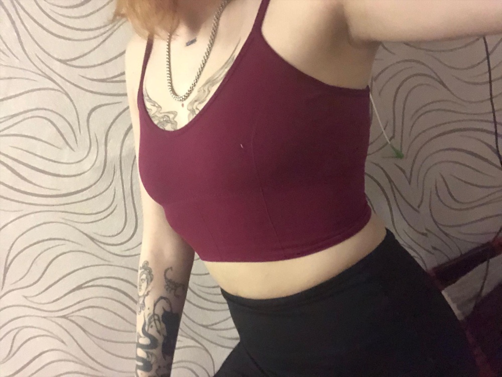 Цвет вообще отличается от оригинала, но по функционалу, очень даже не плохой, удобный.