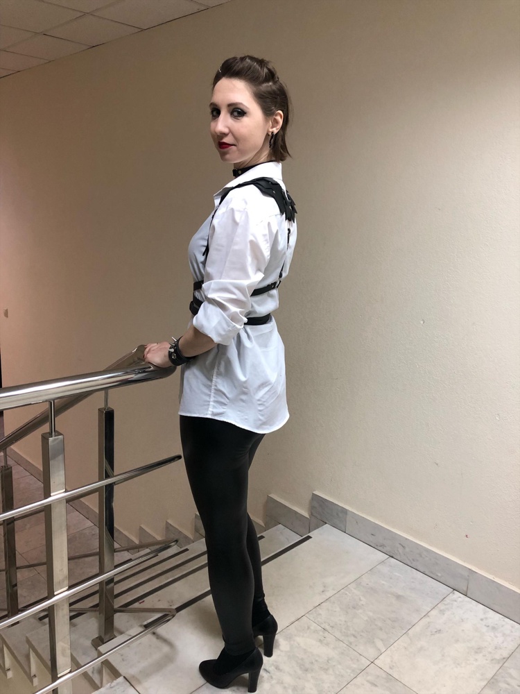 Обалденный товар!!! Портупея превзошла мои ожидания !!! Очень рекомендую! Передивала, что не разберусь, как снимать крылья, но привнимательном изучении, я разобралась! Очень крутой аксессуар!