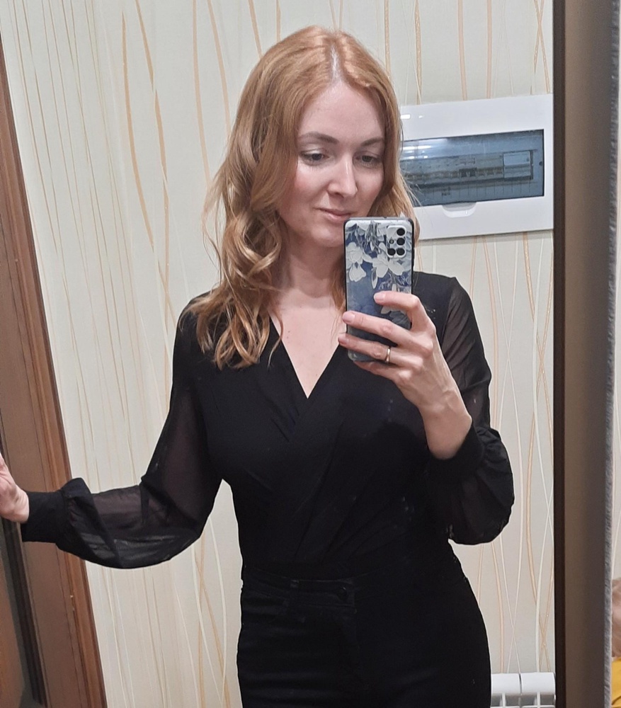 Очень крутой боди! Надевала на юбилей подруги, собрала кучу комплиментов! Качество классное! На свой 46 размер и рост 175см взяла размер производителя 40 - отлично село.