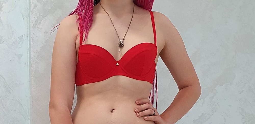 Цвет немного темнее, чем на картинке. Размер соответствует. Качество отличное.