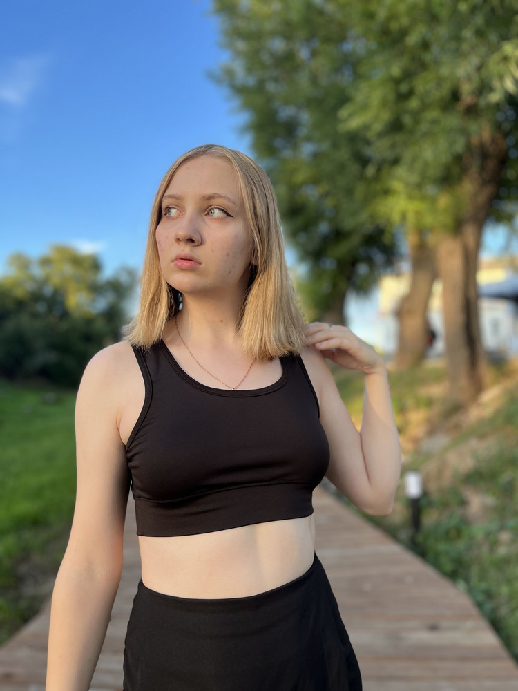 Можно было взять размер поменьше, но этот тоже хорошо сидит 