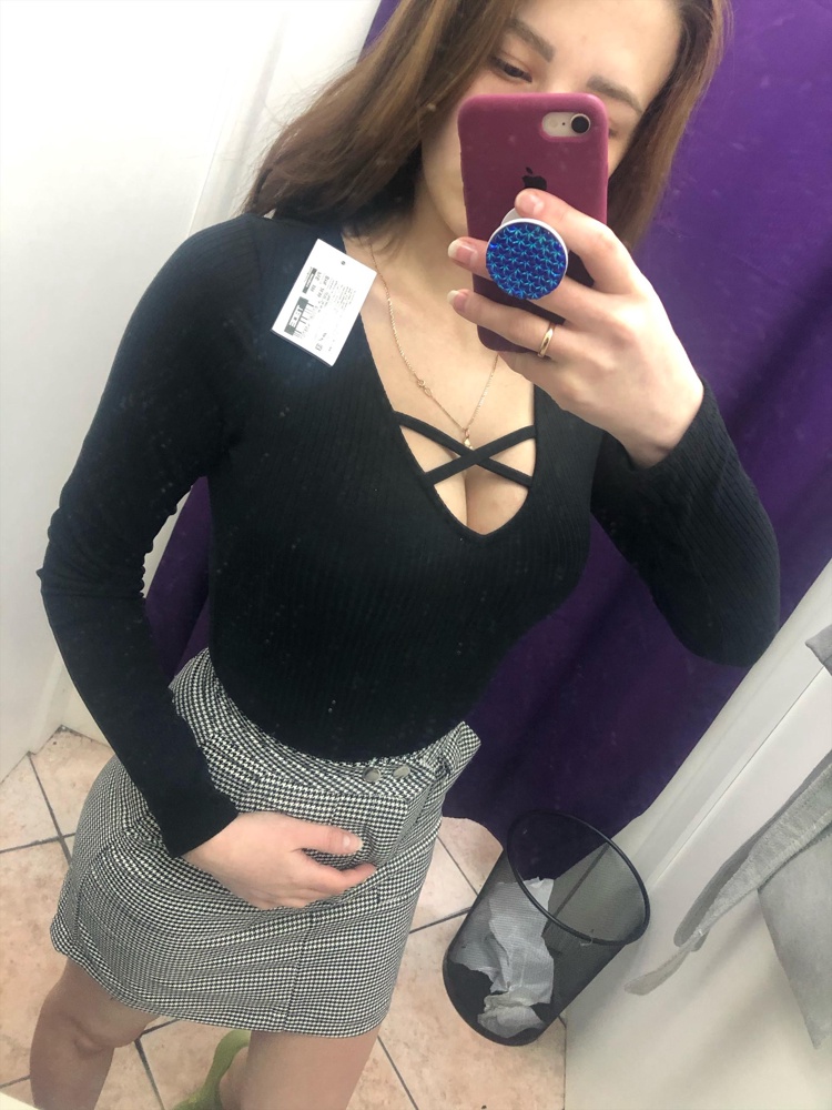 Хорошее боди. Село хорошо. Грудь в нем выглядит шикарно. Качество тоже отличное. Очень довольна. 