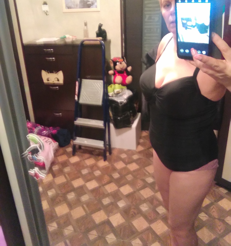 На 98-82-98 рост 172  вроде как сел не плохо. В бюсте есть чуть места ещё.... К пошиву претензий нет. Лямки широкие, как будто придает возраст. 